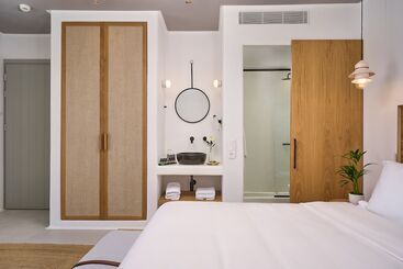 Adorno Beach Hotel And Suites