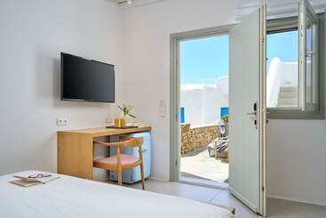 Adorno Beach Hotel And Suites