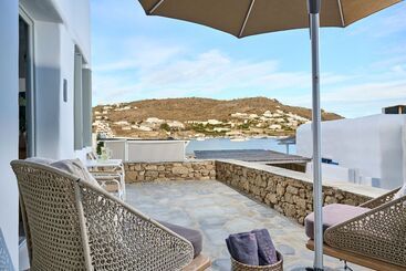 Adorno Beach Hotel And Suites