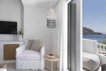 Adorno Beach Hotel And Suites