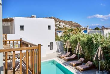 Adorno Beach Hotel And Suites