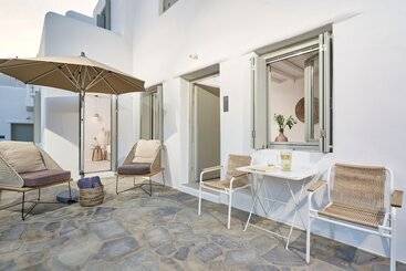 Adorno Beach Hotel And Suites