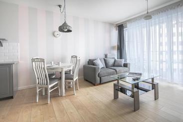 هتل Poznan Apartments Towarowa