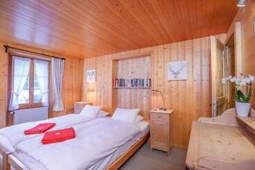 Guest House Du Grand Paradis   On Piste - Champery