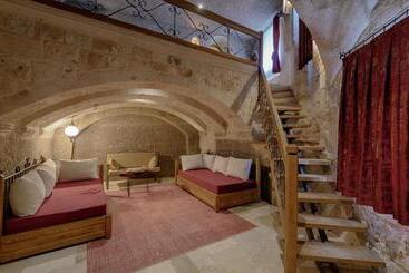 هتل Hera Cave Suites