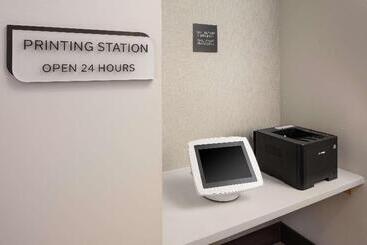 هتل Hilton Garden Inn Sacramento Airport Natomas