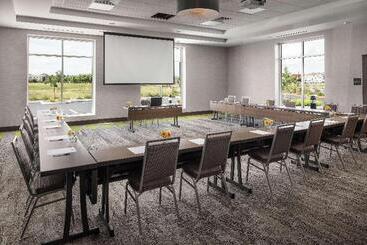 هتل Hilton Garden Inn Sacramento Airport Natomas
