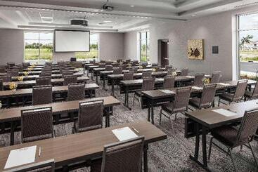 هتل Hilton Garden Inn Sacramento Airport Natomas