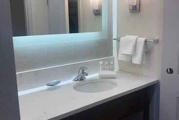 هتل Homewood Suites By Hilton Salt Lake City Airport
