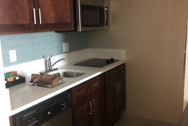 هتل Homewood Suites By Hilton Salt Lake City Airport