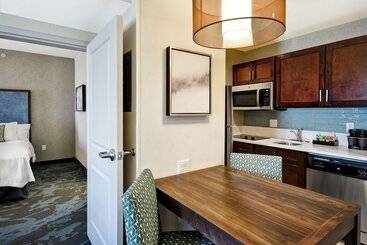 هتل Homewood Suites By Hilton Salt Lake City Airport