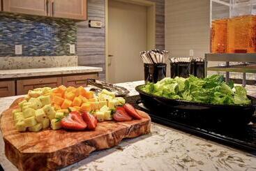 هتل Homewood Suites By Hilton Salt Lake City Airport