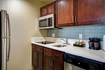 هتل Homewood Suites By Hilton Salt Lake City Airport