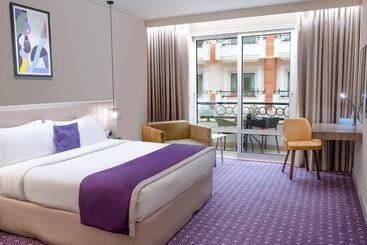 Leva Hotel And Suites, Opposite Downtown
