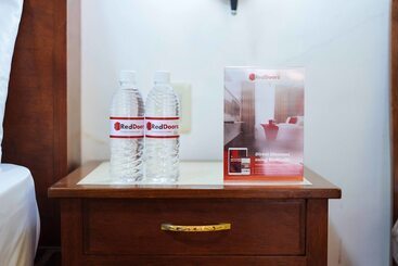 هتل Reddoorz At La Casa Guesthouse Former Reddoorz At Tamarind Street Angeles City