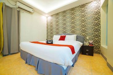 בית מלון כפרי Reddoorz @ Josefa Subdivision Angeles City