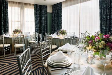 The Candler Hotel Atlanta, Curio Collection By Hilton