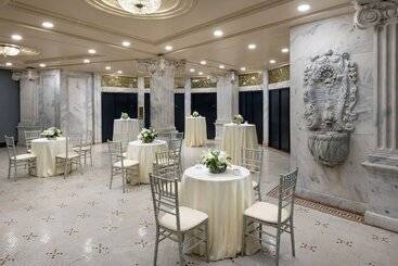 The Candler Hotel Atlanta, Curio Collection By Hilton