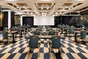 The Candler Hotel Atlanta, Curio Collection By Hilton