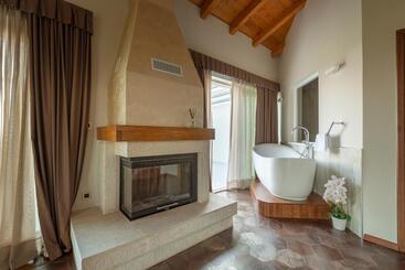 هتل Wine Residence Cattunar