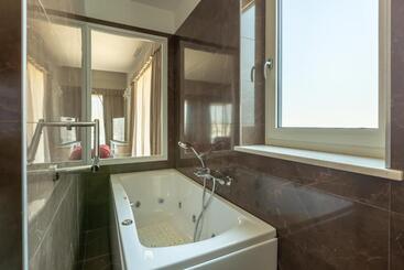 هتل Wine Residence Cattunar
