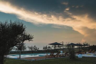 هتل Wine Residence Cattunar
