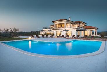 هتل Wine Residence Cattunar