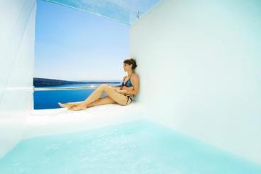 Hyperion Oia Suites