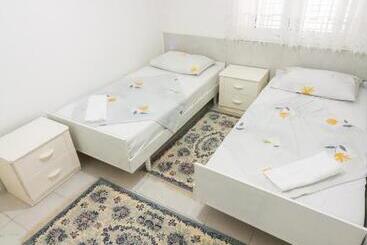 پانسیون Rooms Molabeciri