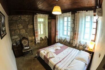 پانسیون Zeushan Kucuk Otel
