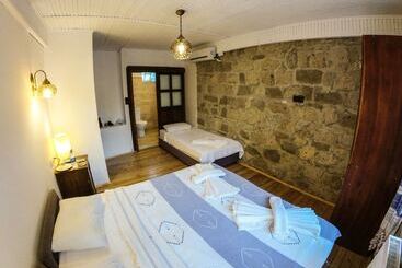 پانسیون Zeushan Kucuk Otel