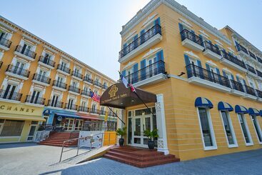The Platinum Hotel & Suites