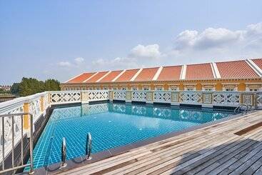 The Platinum Hotel & Suites