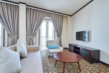 The Platinum Hotel & Suites