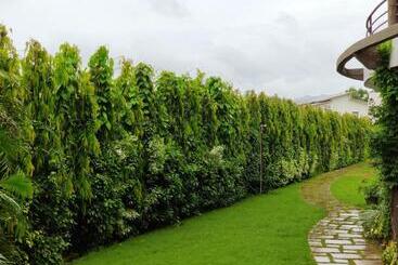تختخواب و صبحانه Corbett Panorama Resort