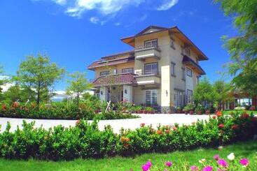 تختخواب و صبحانه Elegance House