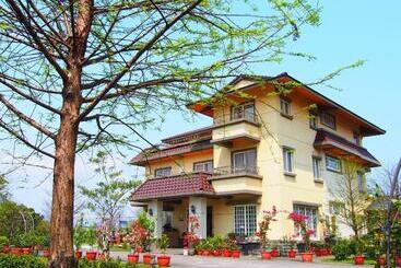 تختخواب و صبحانه Elegance House