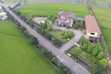 تختخواب و صبحانه Elegance House