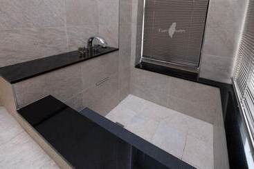 تختخواب و صبحانه Wo Club Hall