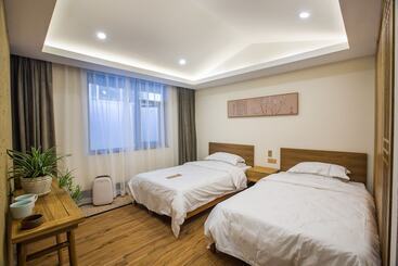 تختخواب و صبحانه Wuyishan Old Street Hill Lodge