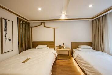 تختخواب و صبحانه Wuyishan Old Street Hill Lodge