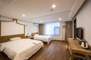 تختخواب و صبحانه Wuyishan Old Street Hill Lodge
