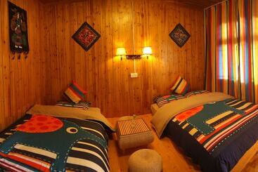 Отель Fenghuang Hua Xiang Yuan Inn