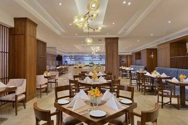 هتل Radisson Chandigarh Zirakpur