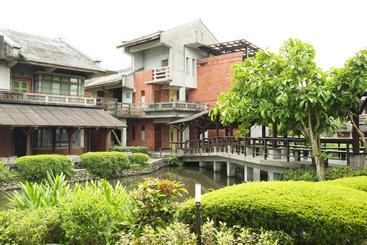 هتل The Place Yilan