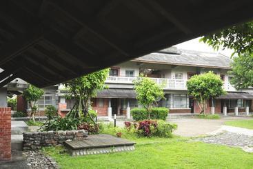 هتل The Place Yilan