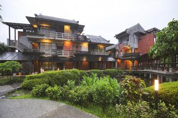 هتل The Place Yilan