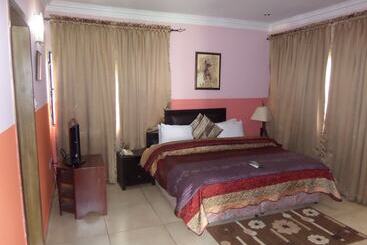 هتل The Town House