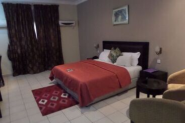 هتل The Town House