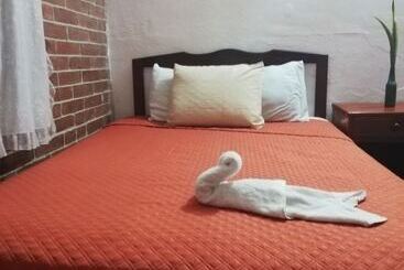 هتل Villa Los Arcos